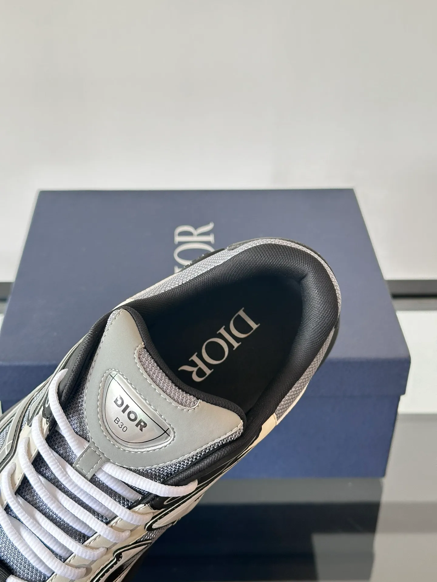 Men's Men's Shoes 💰p440 "Dio*" Dior B30 series sports shoes, multi-color mesh fabric and multi-color technical fabrics, this season's new B30 low-top sports shoes are one of the flagship styles of the series. Crafted from multicolor mesh and technical fabrics, it's finished with a reflective "CD30" graphic and silver-toned "DIOR B30" and "CD30" logos on the heel and tongue. An extra-light, sculpted rubber sole with signature accents adds style, while internal stretch details create ideal comfort. It can be matched with various casual styles to show a fashionable and modern sports style. Size: 38-44 (45-46 customized)
